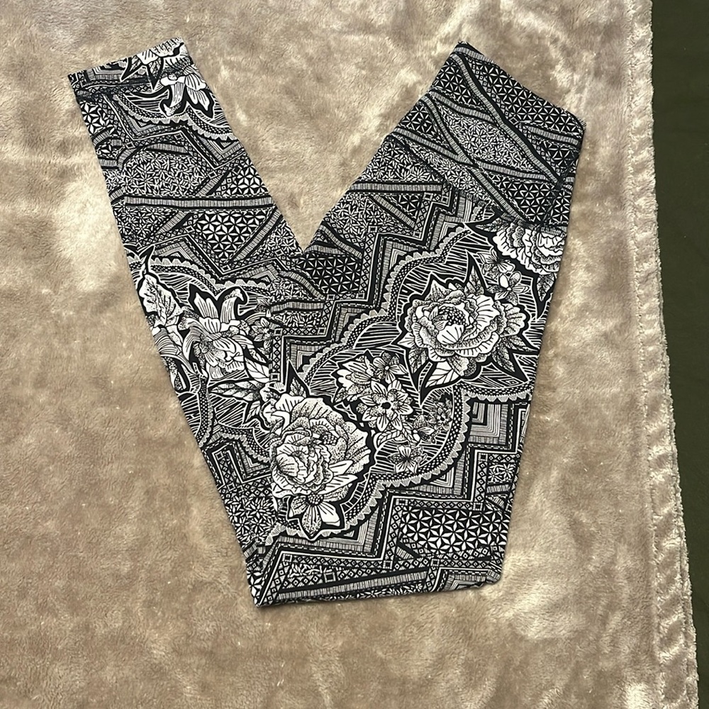 Lululemon leggings size 4